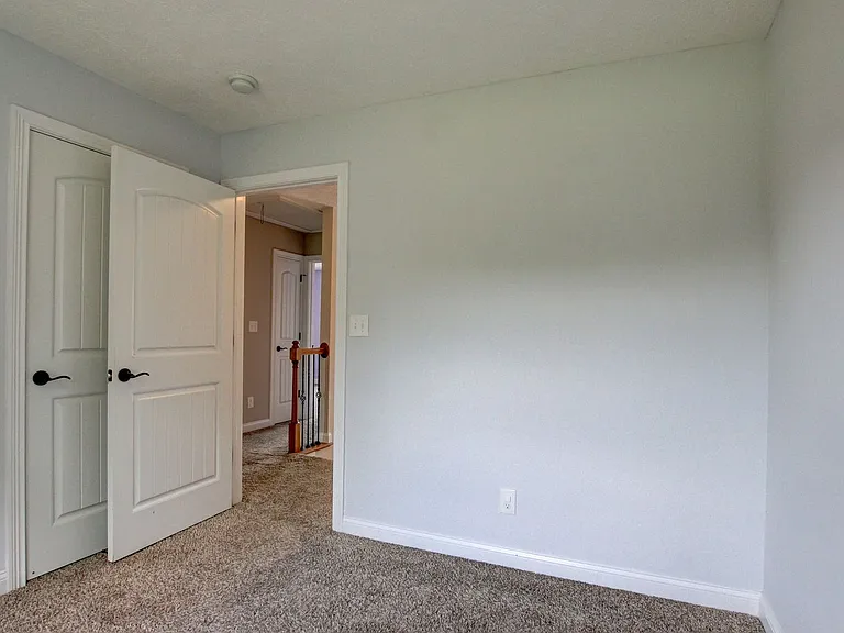 716 Cavalier Dr — Photo 7