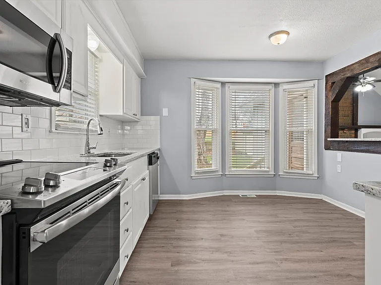 14501 S Village Dr — Photo 8