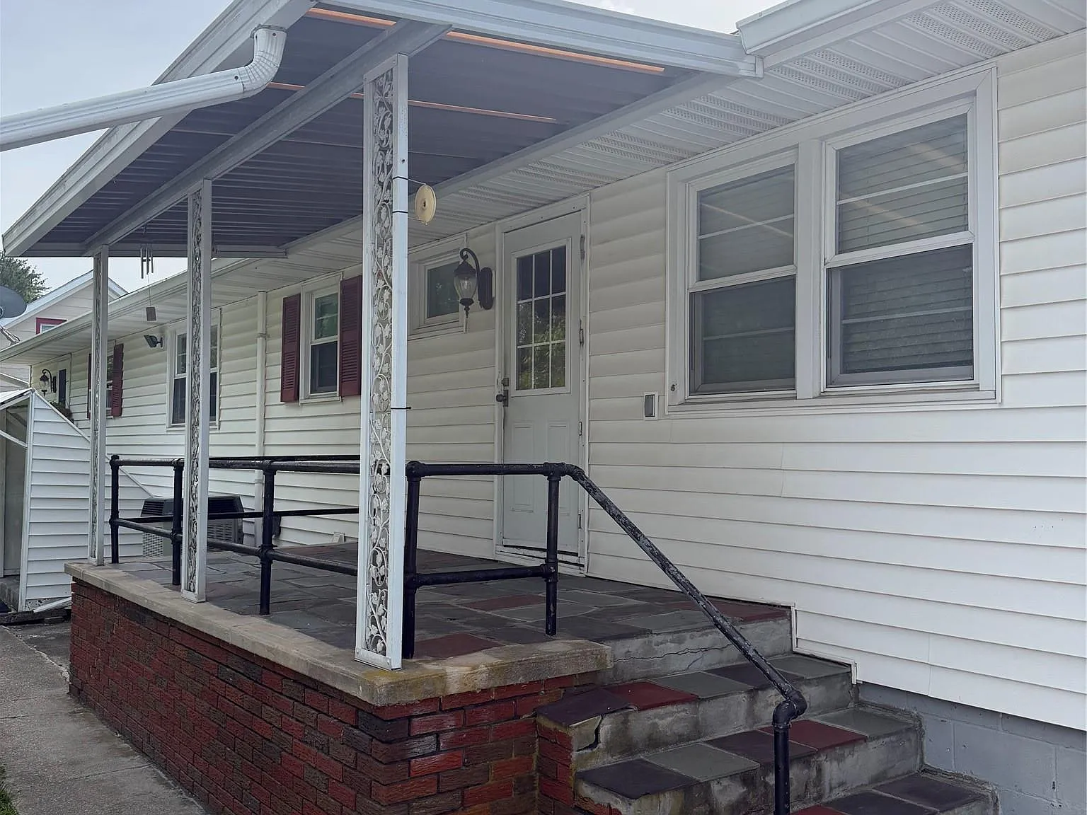 4 bed, 2500 sqft, $3,500 — Photo 3