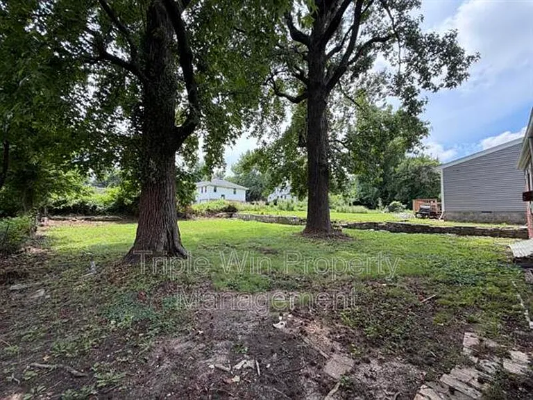802 Rolwes Ave — Photo 5