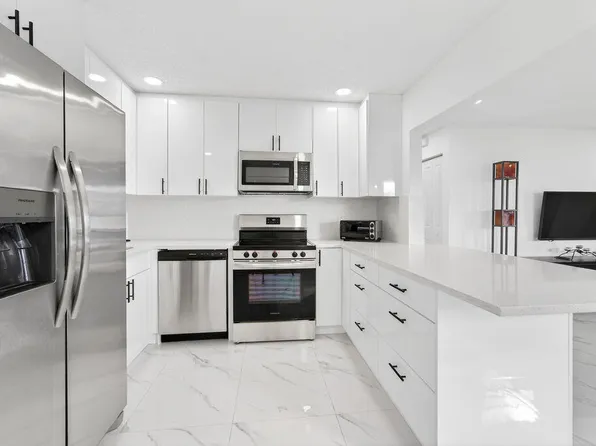 688 SW Lake Court, Boynton Beach, FL 33426