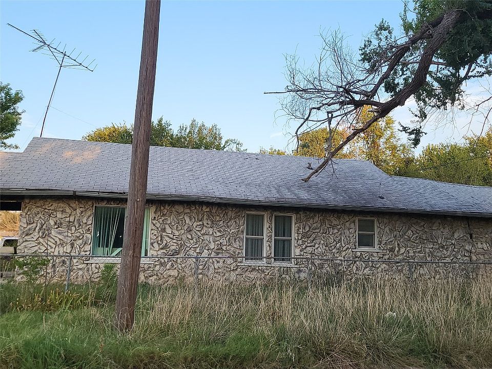 301 E Young St, Maud, OK 74854 Zillow