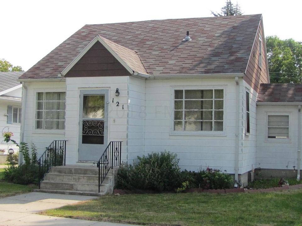 1st image of 121 6th Ave N