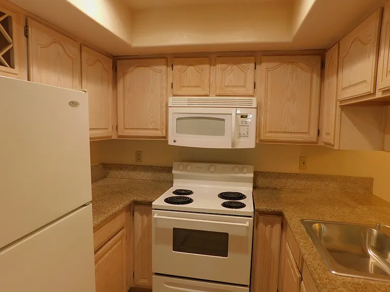 601 Cabrillo Cir #429 — Photo 5