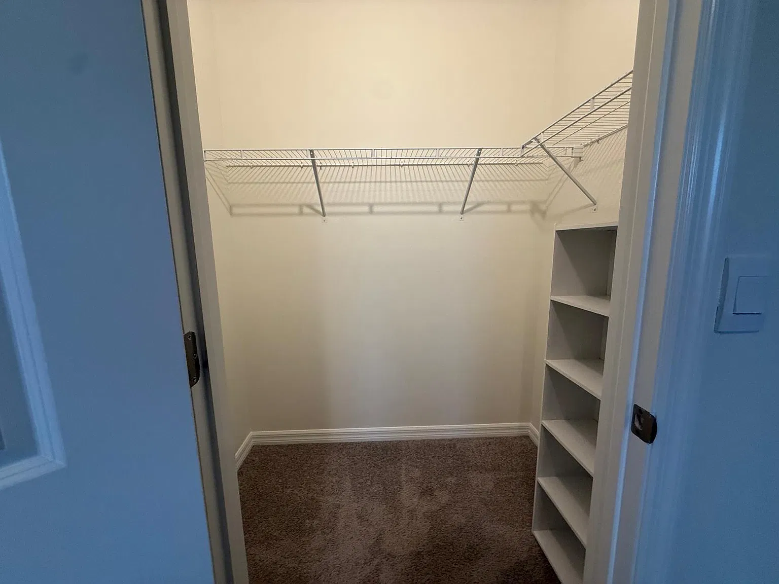 3 bed, 2.5 bath, 1673 sqft, $2,100 — Photo 4