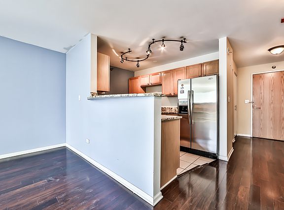 5th image of 345 N La Salle Dr APT 1007