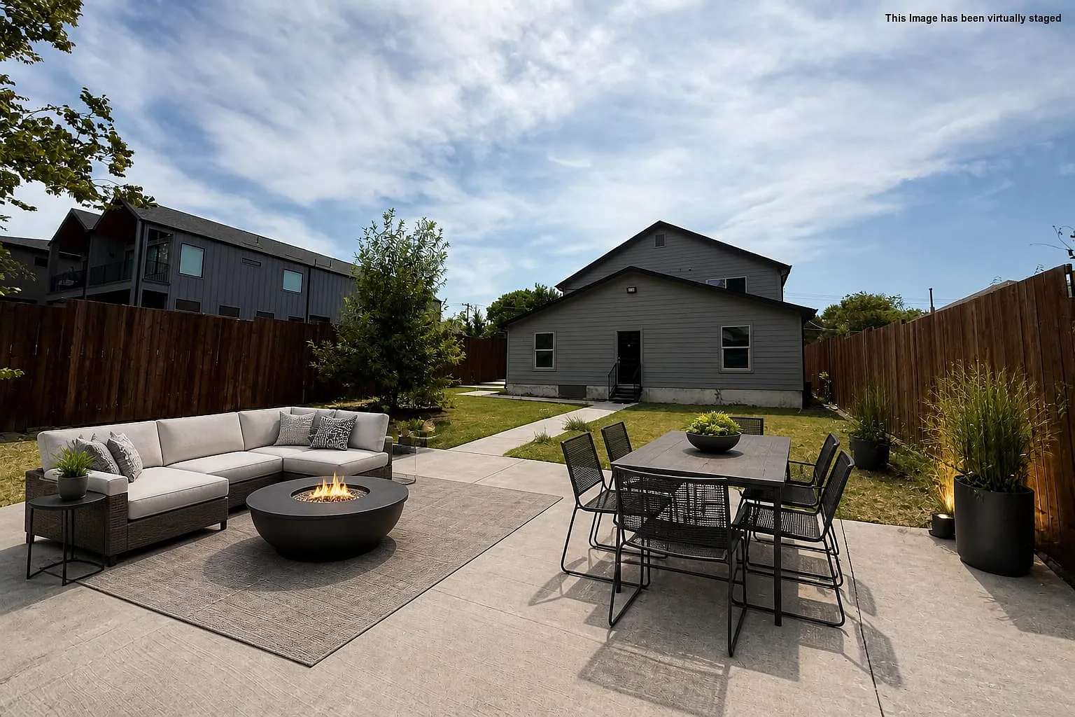 2 bed, 1000 sqft, $2,300 — Photo 1