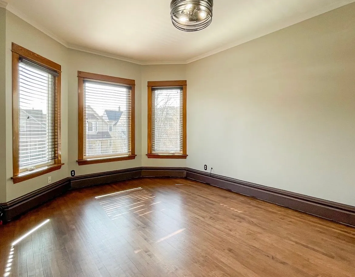 2 bed, 1100 sqft, $2,350 — Photo 2