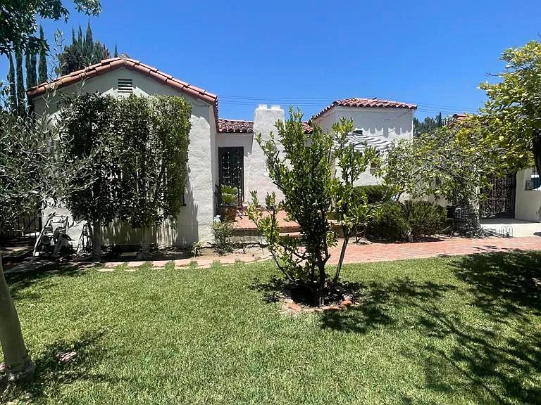 2467 E Villa St — Photo 3