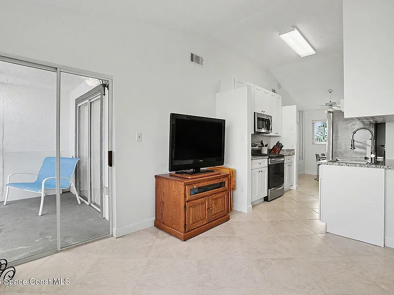306 Beach Park Ln #V116 — Photo 7