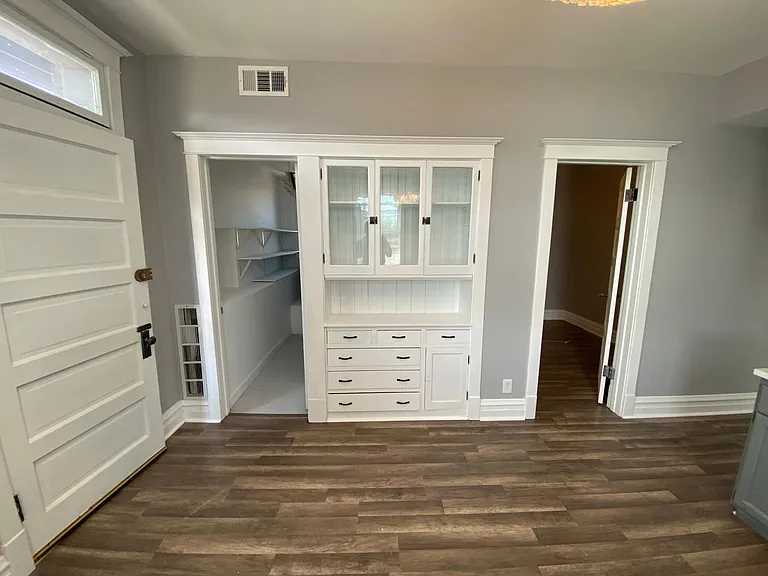1131 W Wellington Ave #1R — Photo 8
