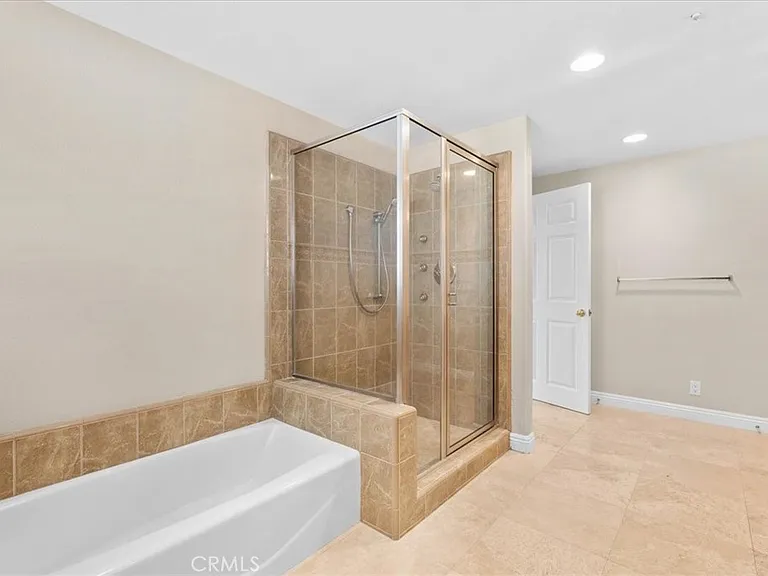 540 W 25th St — Photo 33