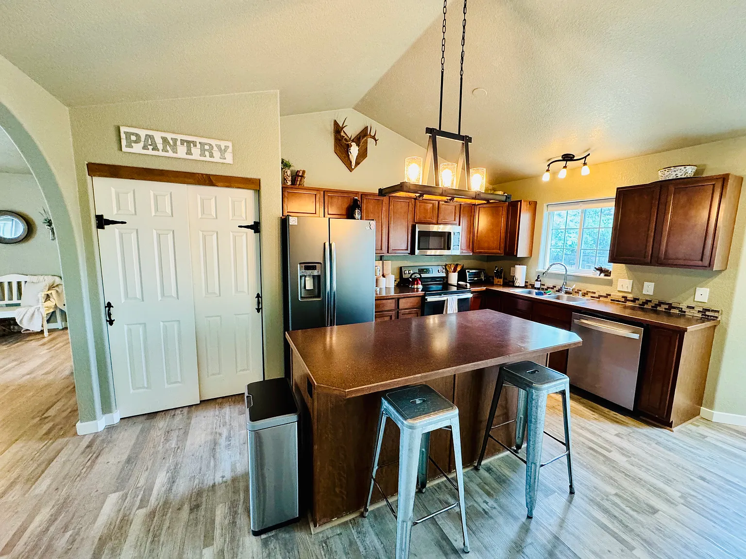 3 bed, 1504 sqft, $3,200 — Photo 3