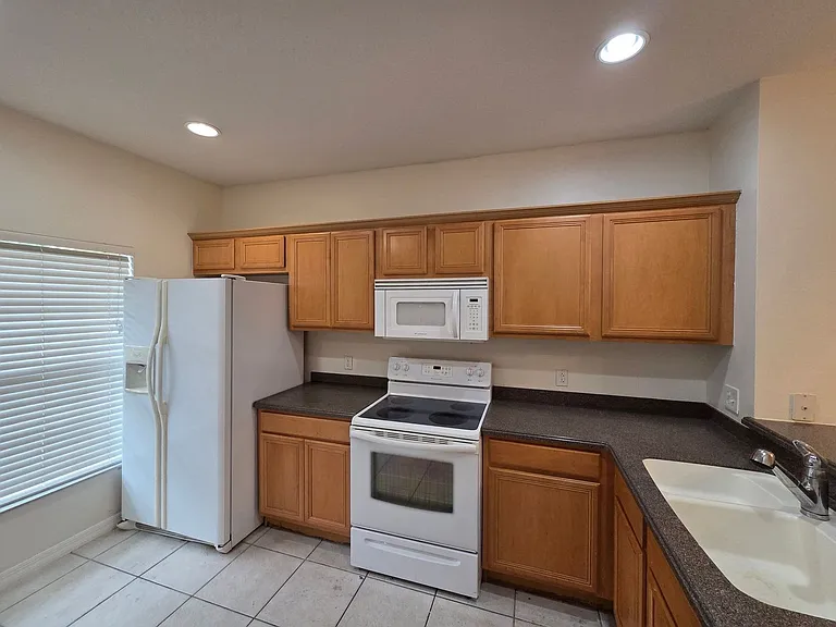 8511 Trail Wind Dr — Photo 3