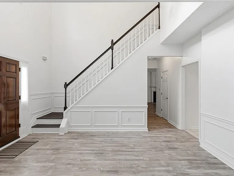 6430 Barwick Ln — Photo 3