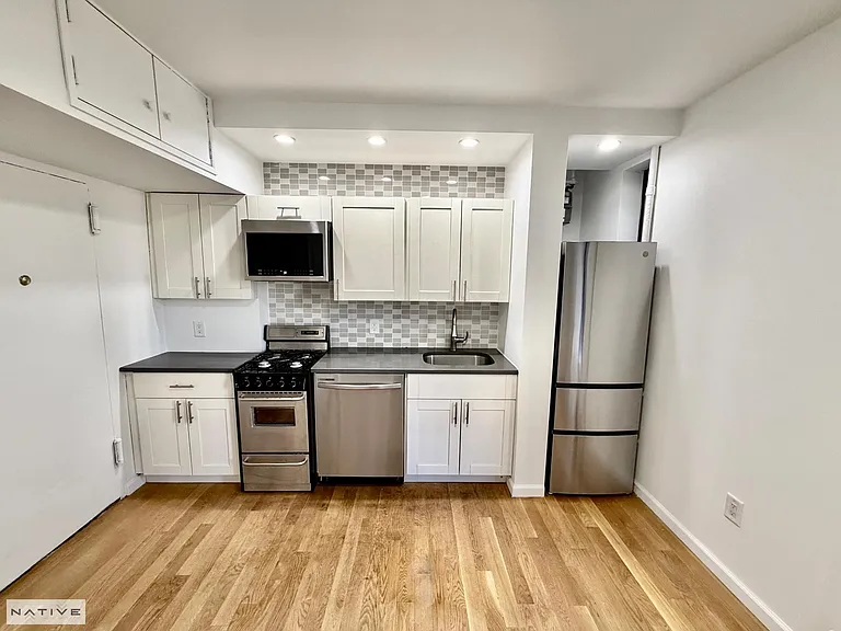 168 India St #7 — Photo 3