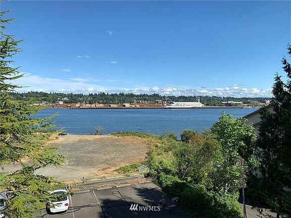 3rd image of 1205 W Bay Dr NW