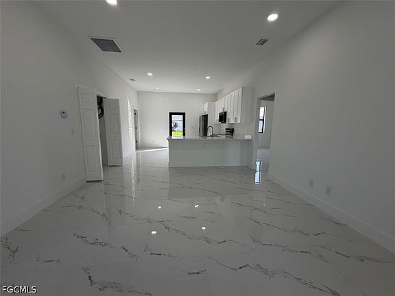 3rd image of 3931 Sunset Rd