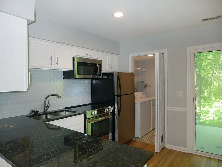 124 Marlowe Ct — Photo 9