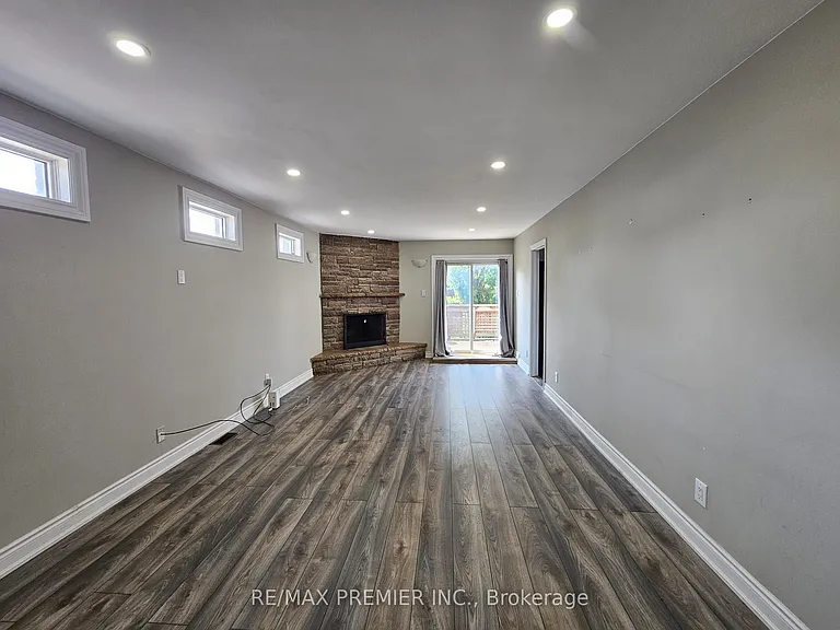31 Compton Cres #MAIN 2ND — Photo 7