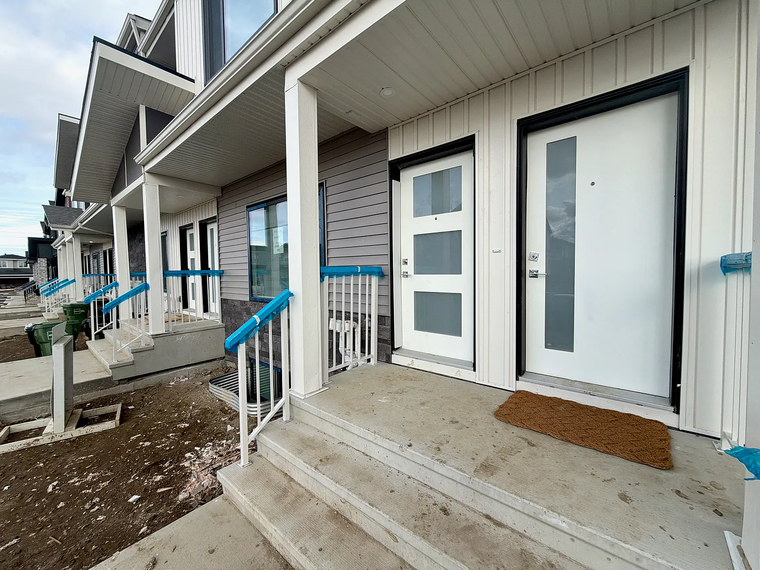 Family Rentals on 29 St SW Alces Edmonton — Photo 4