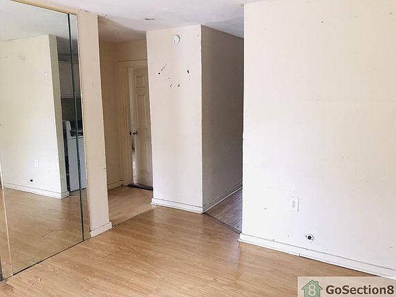 3rd image of 1515 Whitman Ave