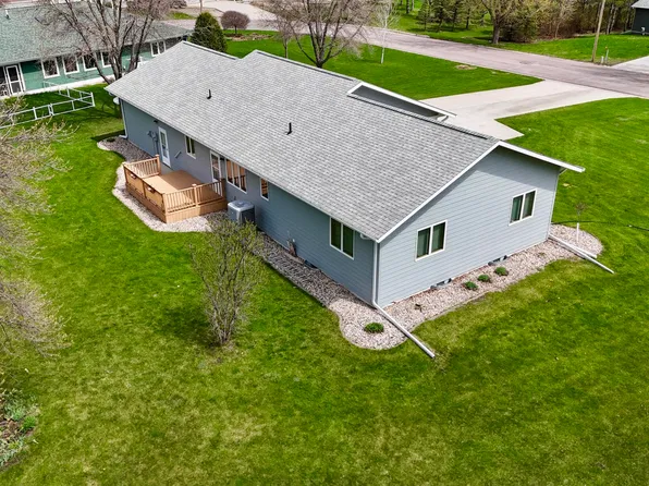 208 Aspen Dr, Milbank, SD 57252
