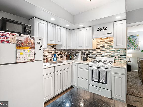 4th image of 339 Ripka St