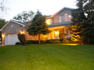 696 Deer Ln, Sleepy Hollow, IL 60118