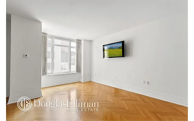 Rented by Douglas Elliman | media 20