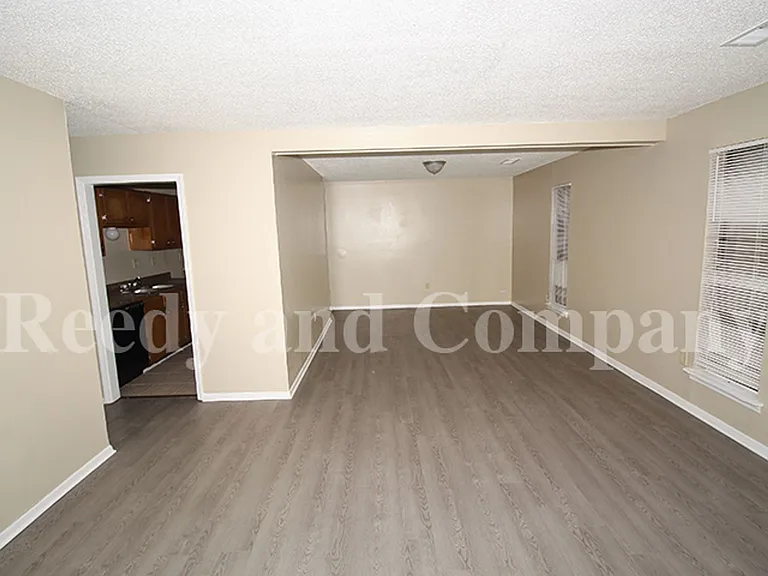 8401 Old Forge Rd — Photo 4
