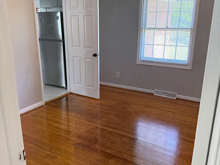 1923 Belcrest Dr — Photo 34