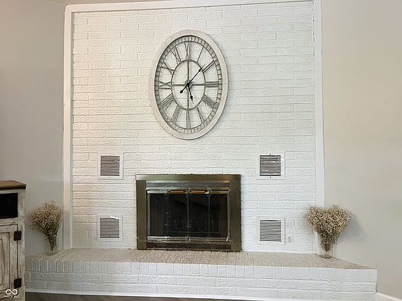 5th image of 556 N Villa Dr