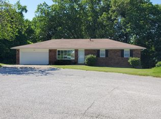 27 Coachlight Dr, Hannibal, MO 63401