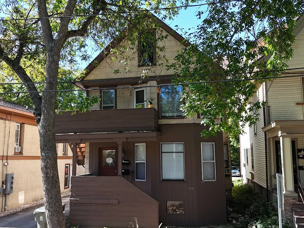 214 N Blair St — Photo 3