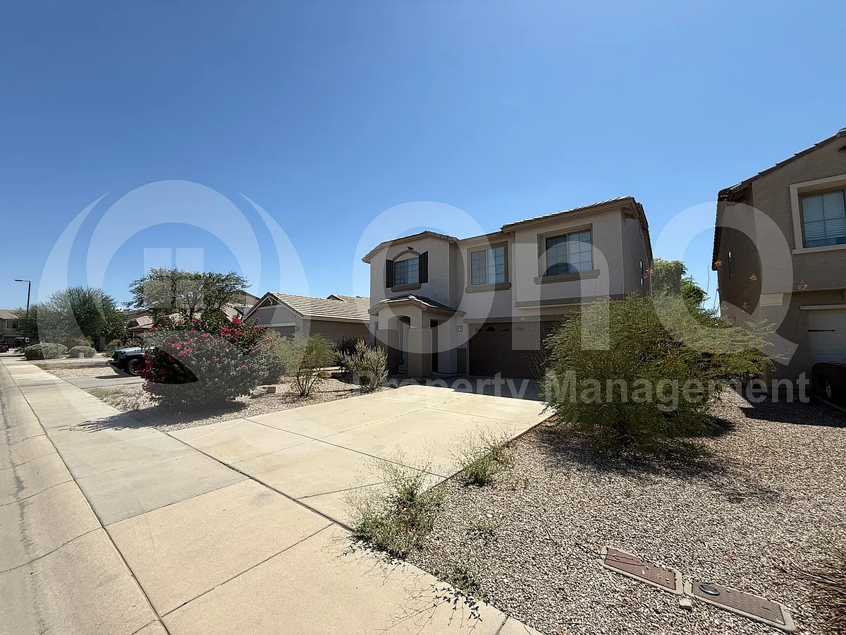 4 bed, 2.5 bath, 2321 sqft, $2,099 — Photo 2