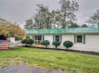 863 Meadowbrook Dr, Chilhowie, VA 24319