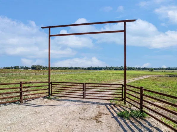 750 County Road 380, Granger, TX 76530