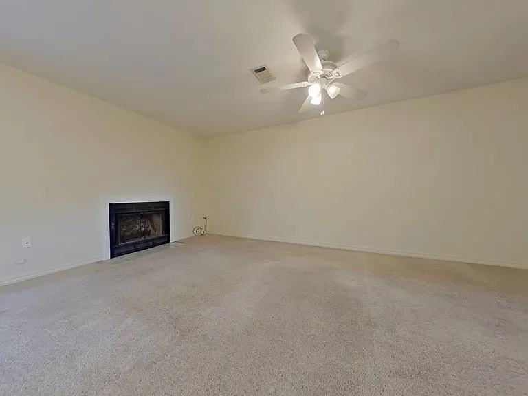 715 Lloyd St — Photo 5