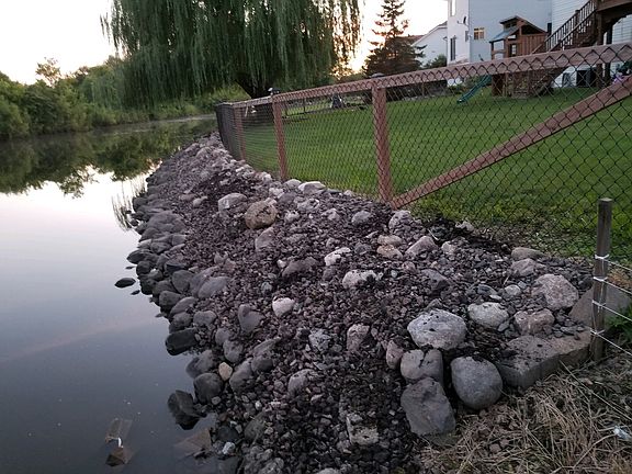 5th image of 851 Goldfinch Dr