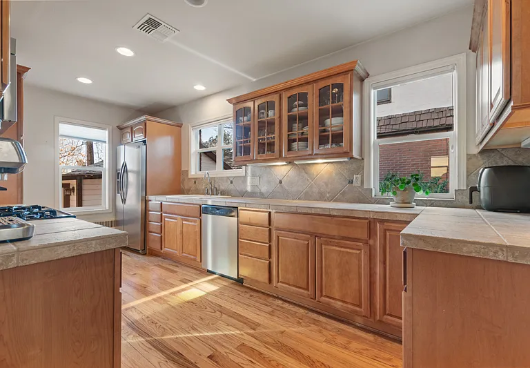 1122 S Arlington Ave — Photo 8