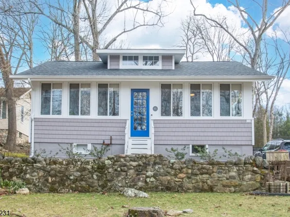 162 Cupsaw Dr, Ringwood Boro, NJ 07456