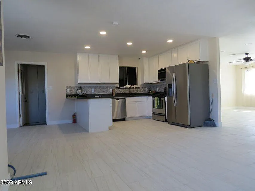 3 bed, 1863 sqft, $2,450 — Photo 4