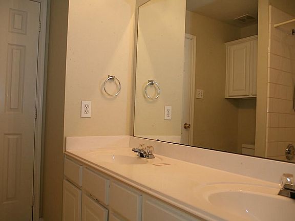 4th image of 3839 Golden Willow Ct