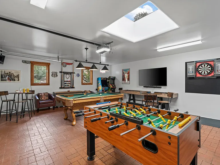 970 Thunderbird Ct — Photo 45