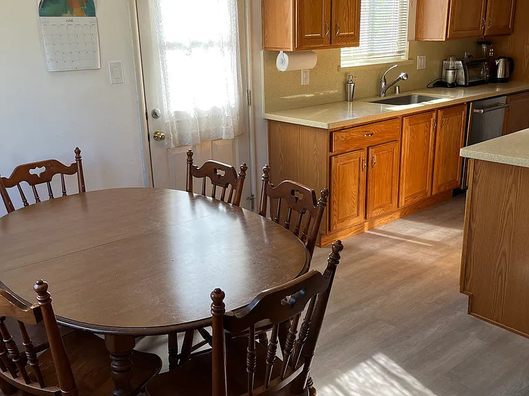 404 Bixby Dr — Photo 4