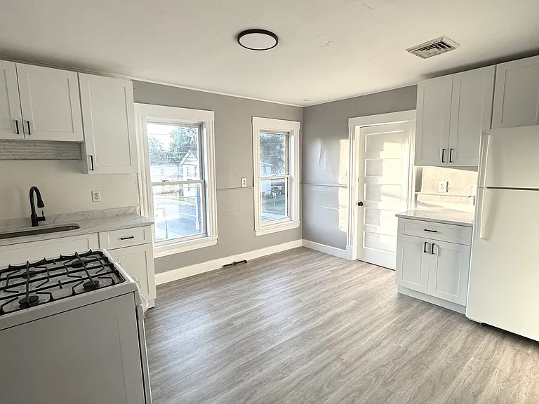 57 Meadow St #2 — Photo 1