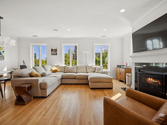 5th image of 1654 N Mohawk St #3