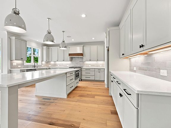 5th image of 4801 Hopkins Glen Way