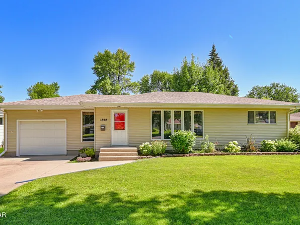 1822 14th Ave NW, East Grand Forks, MN 56721